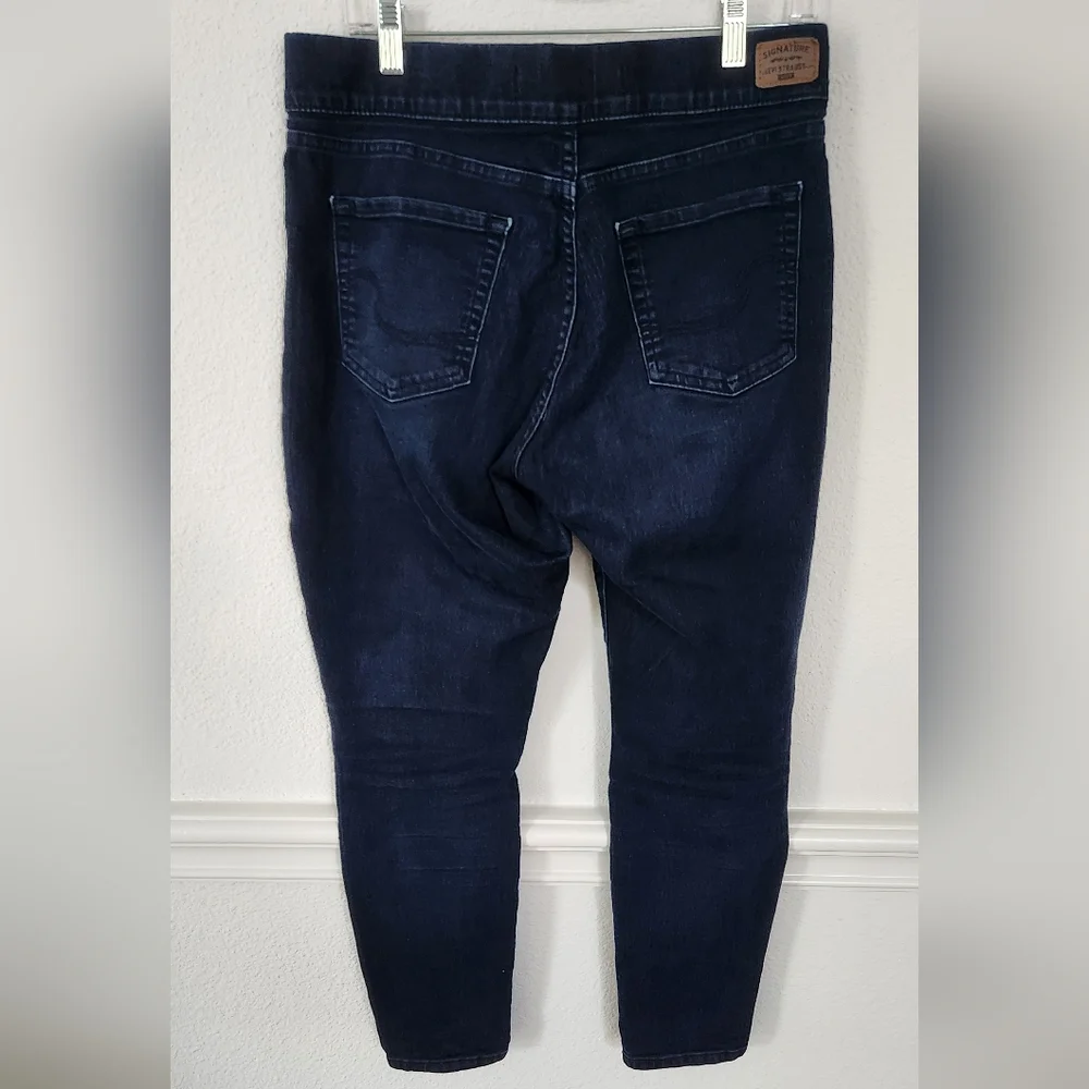 Signature by Levi Strauss & Co. Women's Totally Shaping Pull-on Skinny Jeans, 31